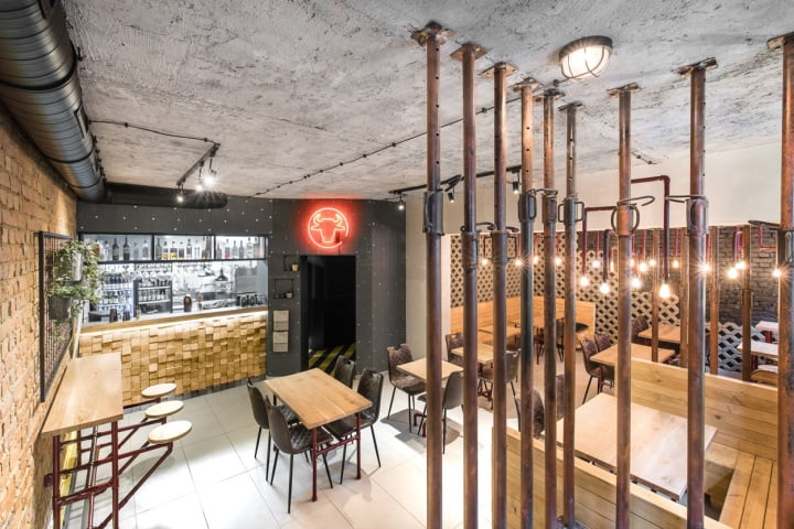 طراحی داخلی رستوران فست فود با آهن و بتن